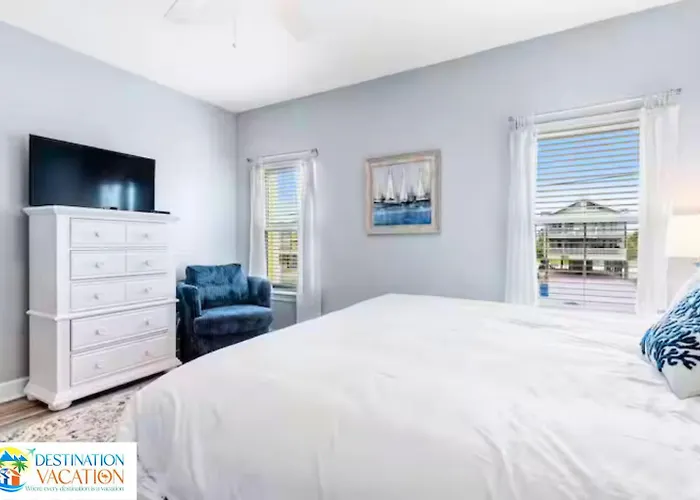 Apartment Luxury Beachfront Retreat 5br, Pool, Sleeps 12 *